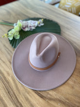 Load image into Gallery viewer, Wide brim panama hat in vegan felt
