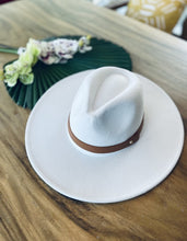Load image into Gallery viewer, Wide brim panama hat in vegan felt
