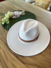 Load image into Gallery viewer, Wide brim panama hat in vegan felt
