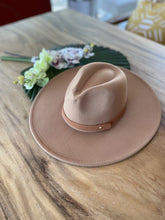 Load image into Gallery viewer, Wide brim panama hat in vegan felt
