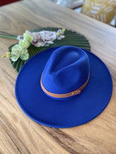 Load image into Gallery viewer, Wide brim panama hat in vegan felt
