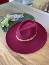 Load image into Gallery viewer, Wide brim panama hat in vegan felt
